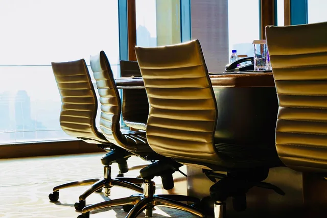 meeting, workplace, chairs, table, room, workspace, meeting, meeting, meeting, workplace, workplace, workplace, workplace, workplace. Comparing a hot desk with a dedicated office