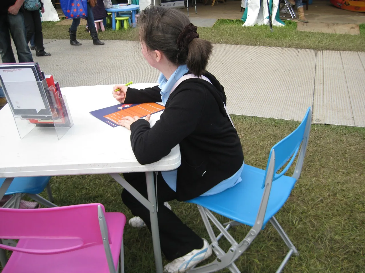 This year the Urdd Eisteddfod was held in Glynllifon, near Caernarfon in Gwynedd. It was the first of our many summer shows and events in 2012. The Assembly Outreach Bus opened its’ doors to the public on the first day of the festival and welcomed over 800 visitors including many competitors. The ac